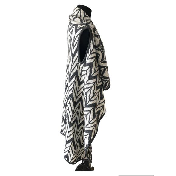 Milano Long Waterfall Wrap Sleeveless Cardigan Chevron Gray White Size Small-NEW - Picture 2 of 5